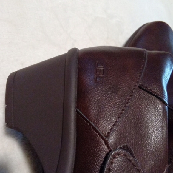 Stylish Brown Leather Loafers for Women - Picture 6 of 8